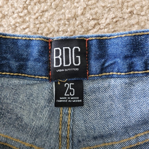 Urban Outfitters BDG Women's High Rise Distressed Shorts. Size 25 - Picture 3 of 7